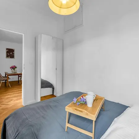 Apartament Praga - Trams Nearby - By Rentujemy