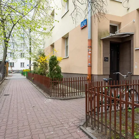 Praga - Trams Nearby - By Rentujemy * ורשה